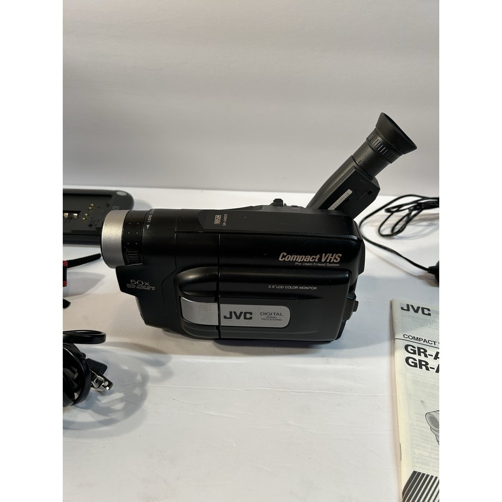 JVC GR-AXM310 Compact VHS-C Camcorder Bundle Kit